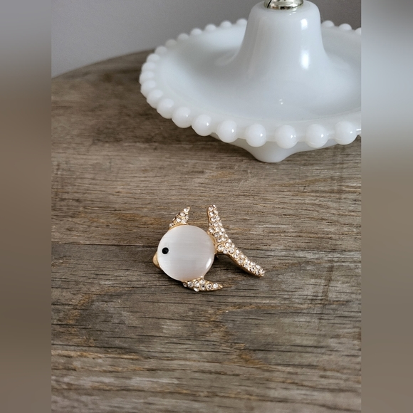 Jelly Belly Style Embellished Fish Brooch - Picture 3 of 7